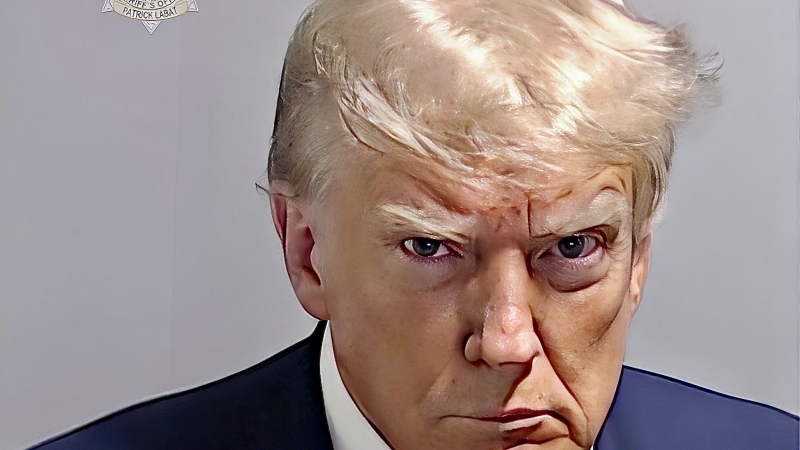 Fotografia dimineții - Donald Trump fotografiat ca inculpat, după ce s-a predat la o închisoare din Atlanta sub acuzația că ar fi conspirat pentru a anula alegerile din 2020