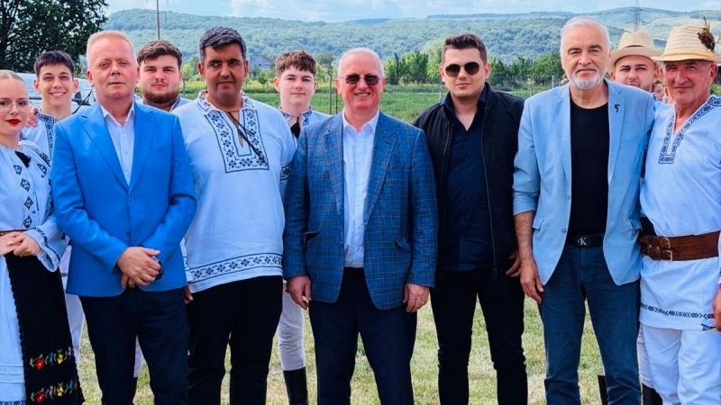 Remus Lăpușan și Ioan Oleleu, prezenți la tradiționalul „Împănatul Boului” de la Mintiu Gherlii