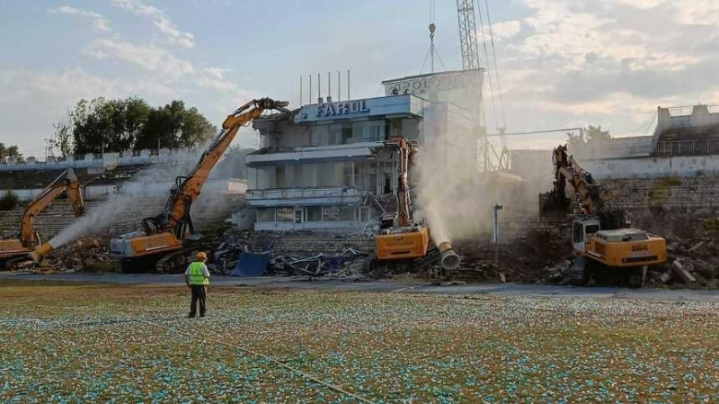 Fotografia dimineții - Demolarea stadionului “Gheorghe Hagi” din Constanţa a început, luni seară