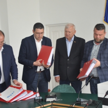 eac261d5-aeed-448d-9f6d-33eef52087fe