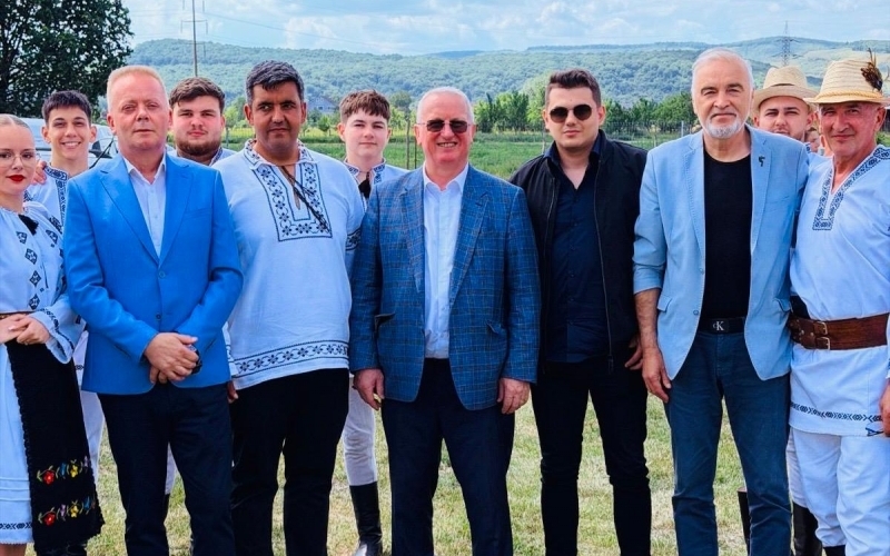Remus Lăpușan și Ioan Oleleu, prezenți la tradiționalul „Împănatul Boului” de la Mintiu Gherlii